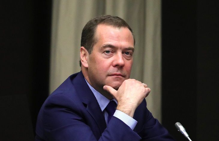 Медведев ответил Шольцу: Германия действует как враг России, а этот дяденька удивляется проблемам с газом Дмитрий Медведев