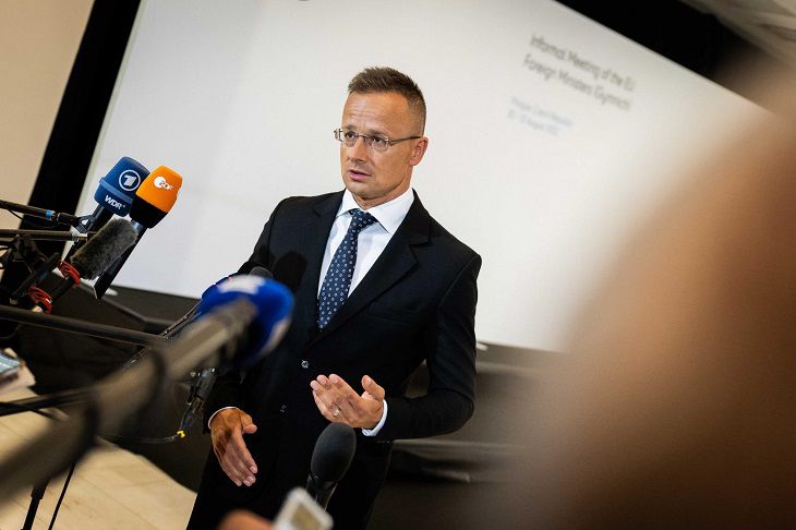 Петер Сийярто