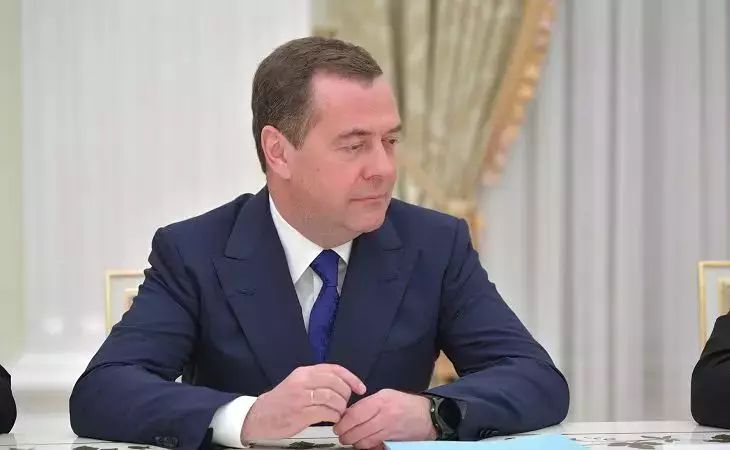 Медведев: мировой порядок изменится после референдумов в Донбассе ...