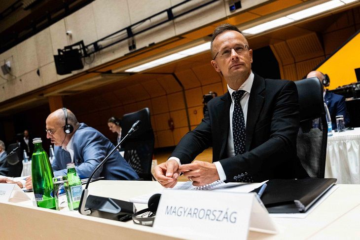 Петер Сийярто