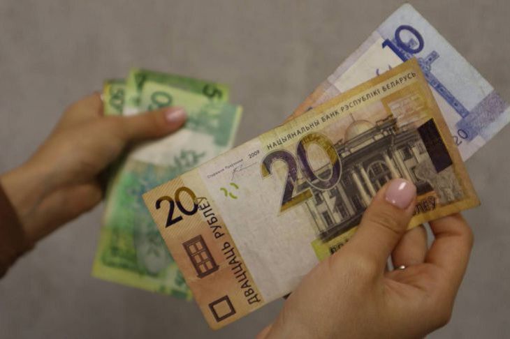 Средняя зарплата в Беларуси в августе составила 1 665,5 руб. Сколько зарабатывают минчане