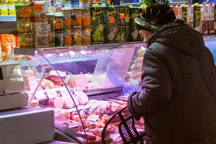 Лукашенко сообщил, как в Беларуси должны устанавливаться цены женщина