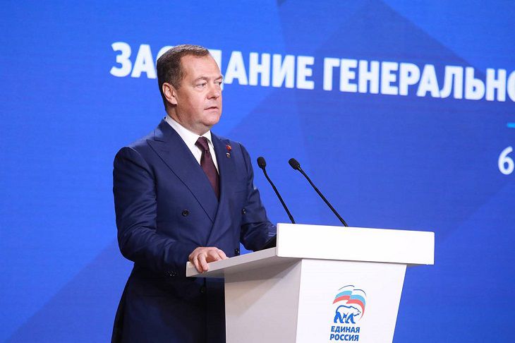 Медведев: Россия сражается не с Украиной, она лишь инструмент в руках Запада Дмитрий Медведев