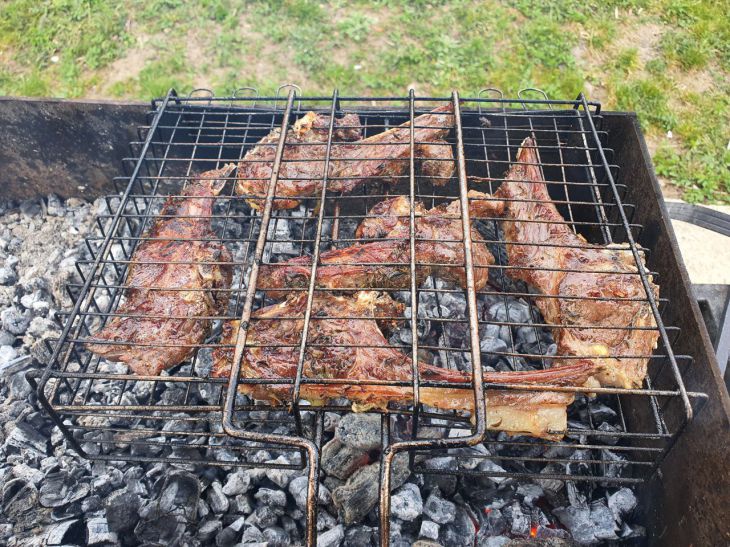 Как ухаживать за грилем: правила и тонкости чистки Ребрышки на решетке
