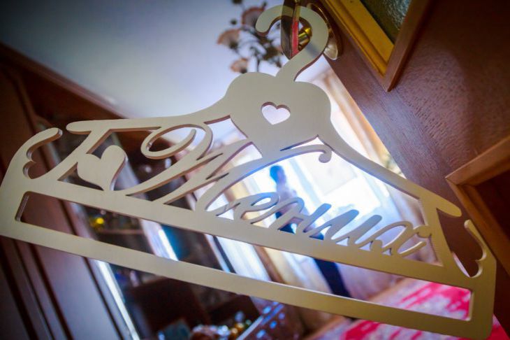 Какой должна быть вешалка для одежды, чтобы не пришлось беспокоиться о состоянии вещей: выбираем правильные «плечики» Вешалка