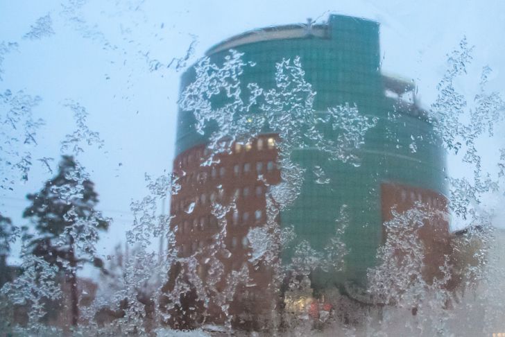 Больше никакого конденсата на окнах: что следует сделать, чтобы он не образовывался Окно Стекло