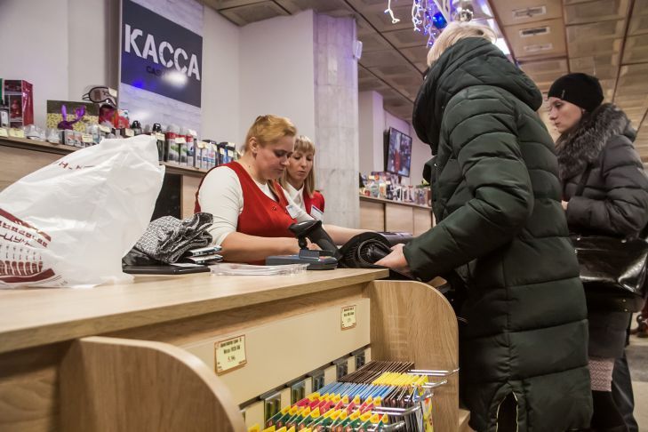 В магазинах Минска объявлены скидки до 60% люди