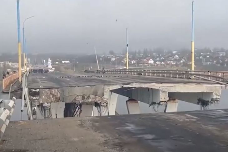 В Херсонской области обрушены два пролета Антоновского моста Мост