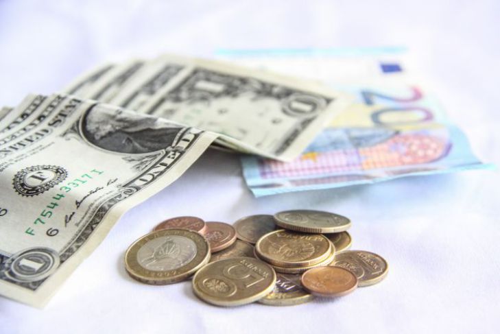 Доллар и евро укрепились в конце валютной недели: результаты торгов 25 ноября в Беларуси
