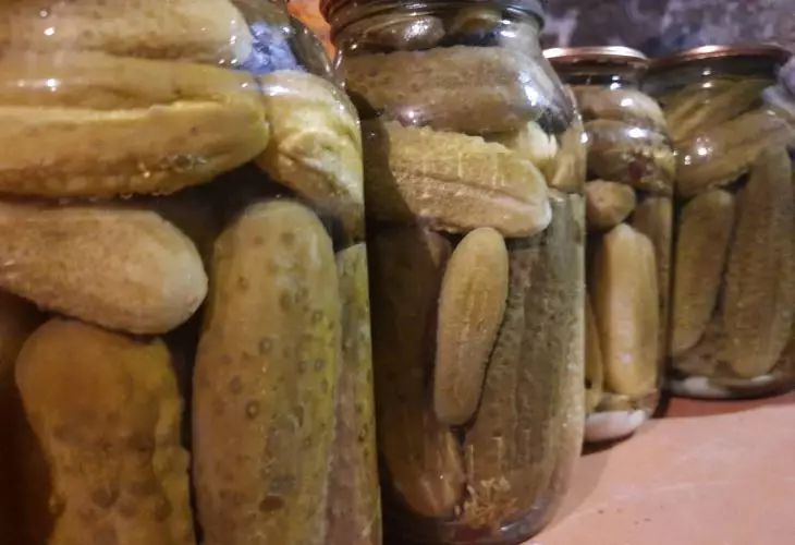 Сморщенные, мягкие и без хруста огурцы: как этого избежать во время консервации огурцы