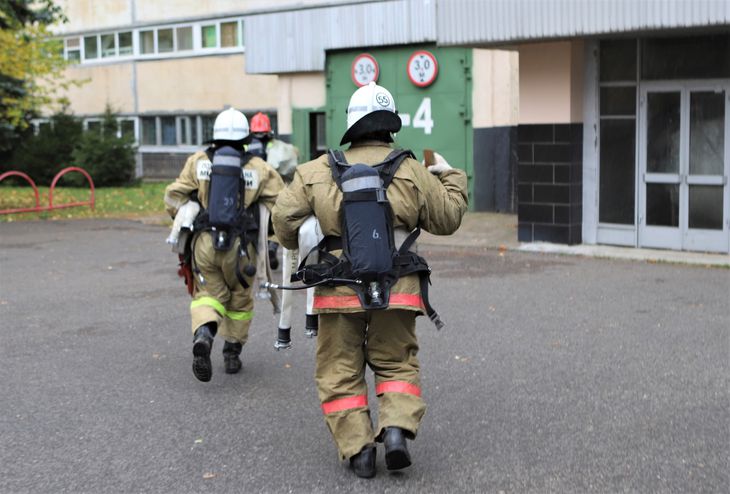 В Костроме из-за пиротехники при пожаре в кафе погибли 13 человек пожарные