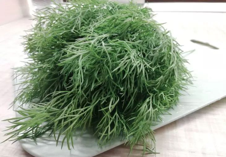 Когда нарезать и бросать зелень в супы и гарниры: многие упускают хороший момент укроп
