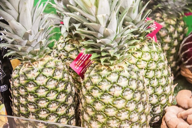 Салат с куриной грудкой и ананасами: простой рецепт для Нового года Ананасы