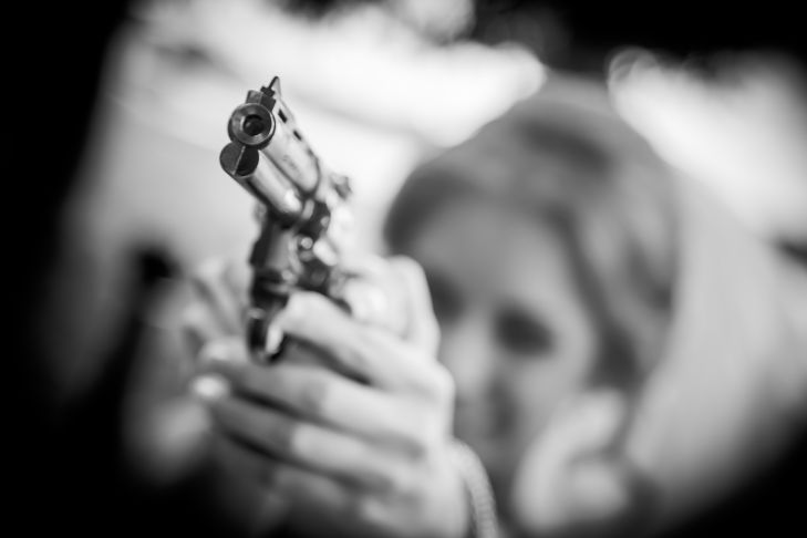 Рука с пистолетом 