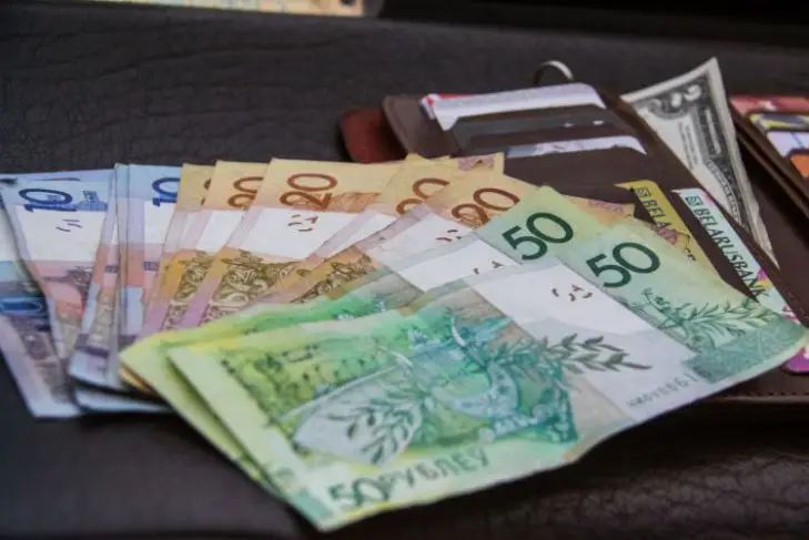 Минздрав планирует повысить зарплату медикам в 2023 году деньги