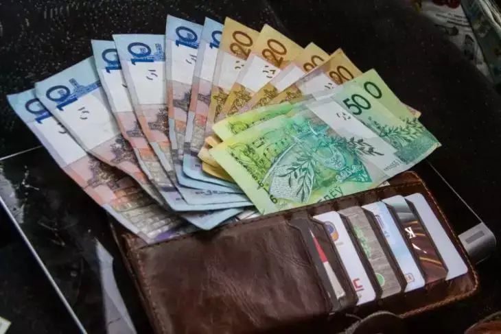 В Беларуси с 1 января вырастет зарплата педработников кошелек