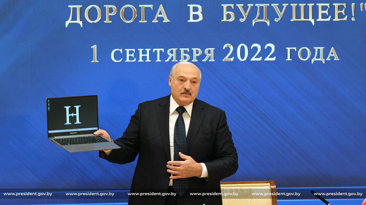 В Минске стартовали продажи первых белорусских ноутбуков Лукашенко