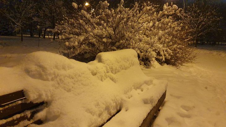 Снег Скамейка