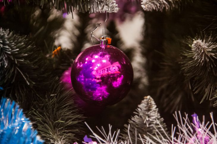 Шар на елке