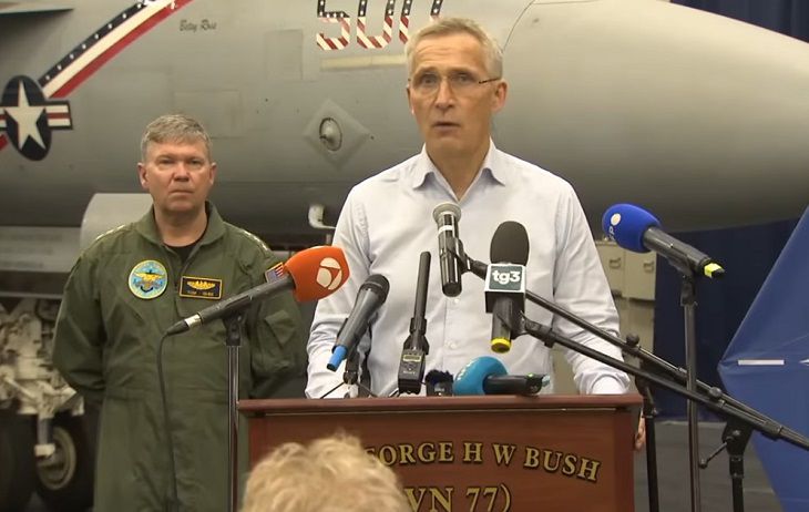 Генсек НАТО считает, что поставки оружия Киеву – «кратчайший путь к миру» Столтенберг