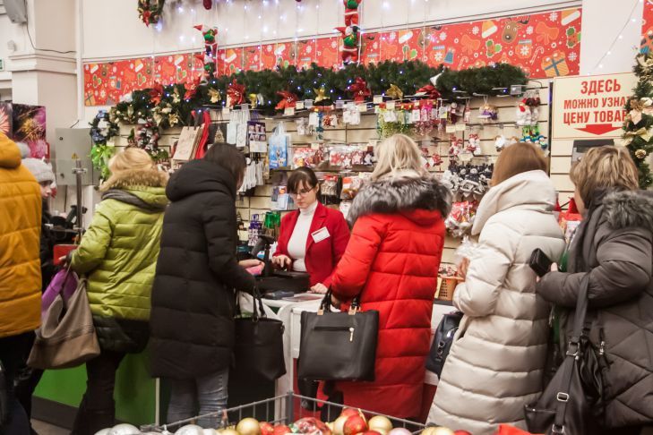 К Старому Новому году магазины Минска приготовили скидки – до 60% люди
