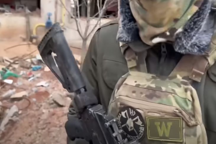 Разборка преступных кланов: Пригожин высказался о взаимоотношениях ЧВК Вагнер с американцами Военнослужащий Шеврон