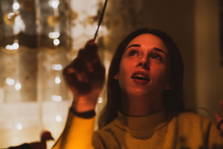 Какие знаки зодиака познакомятся с интересным человеком в конце января 2023 года девушка