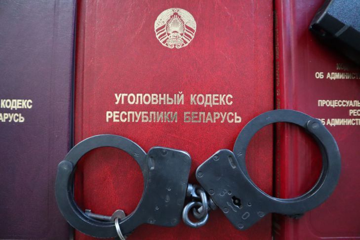 СК завел уголовное дело на представителя ФК «Шахтер» из Солигорска наручники