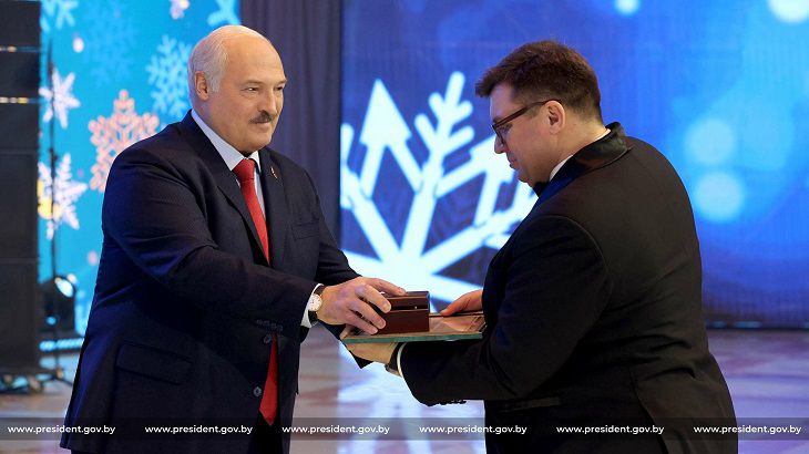 Лукашенко наградил работников культуры и журналистов