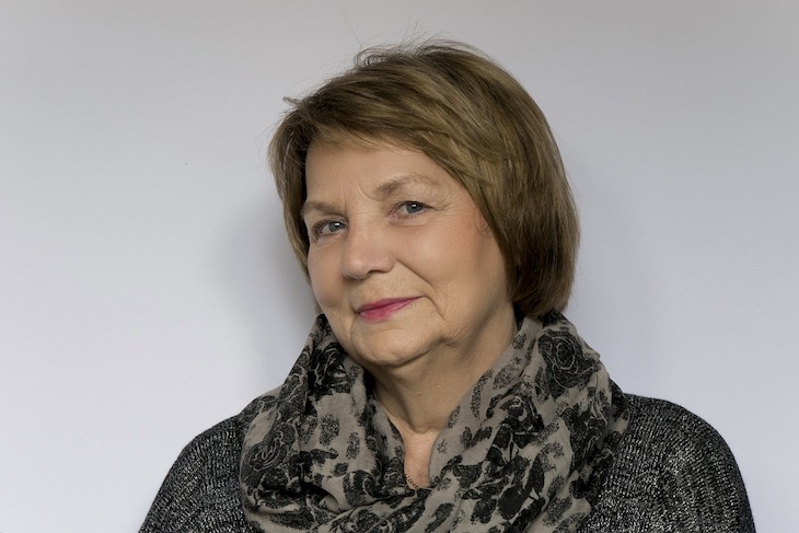 Стилист рассказала, как одеваться женщинам 50+ женщина