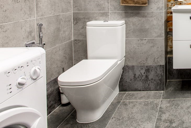 Налет и потеки на унитазе исчезнут через час: останется только смыть Унитаз