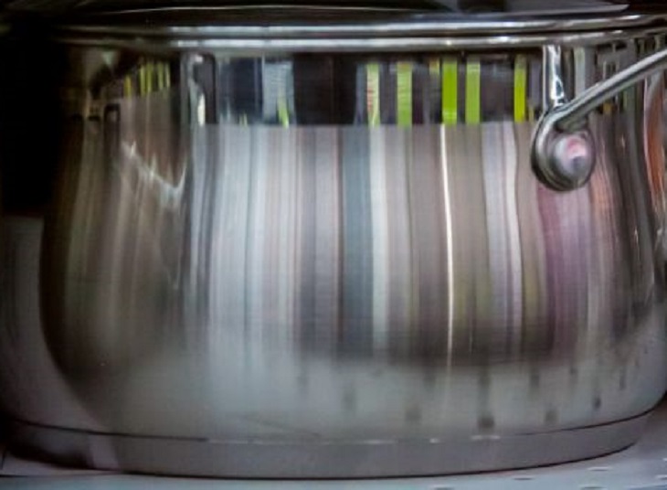 От этого фрукта в быту пользы не меньше, чем от лимона: счищает нагар быстро и эффективно Кастрюля