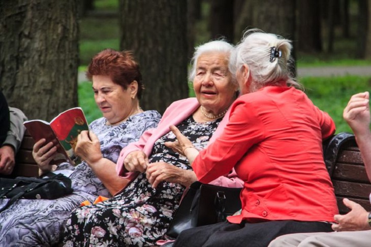 Пожилые люди