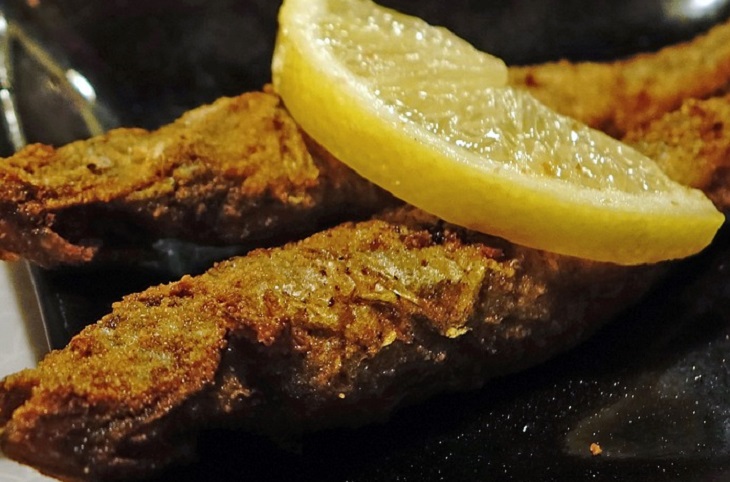 Как готовят мойву опытные кулинары: без запаха на весь дом и горы посуды Рыба