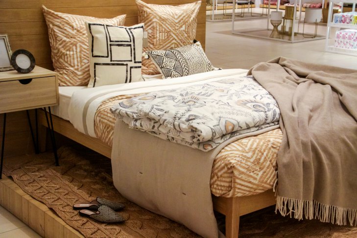 Как домашние животные влияют на сон человека: результаты исследований Спальня