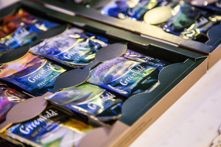 Роковая ошибка тех, кто выбрасывает чайные пакетики в мусорное ведро: вот что нужно делать с заваркой Чай