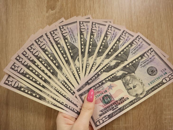 Курс доллара уже не тот. Как началась новая валютная неделя в Беларуси доллар