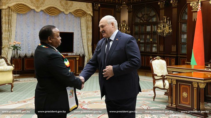 «Мы готовы не просто обмениваться товарами». Лукашенко встретился с главой МИД Зимбабве Лукашенко