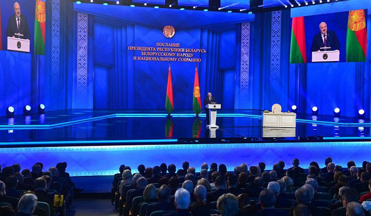 Лукашенко высказался о зарплатах в Беларуси