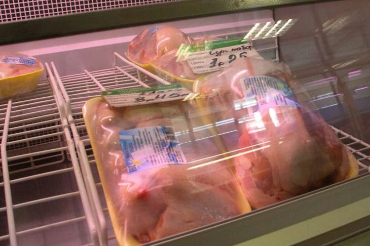 Мясо в лотках