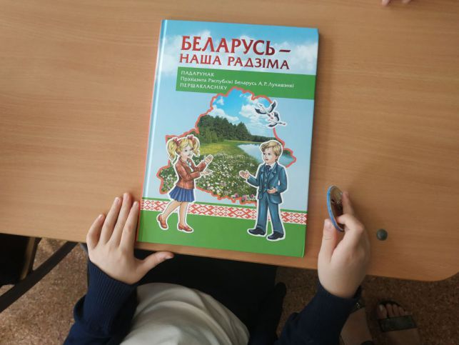 Почему ребенок медленно читает: эксперты назвали основные причины ребенок