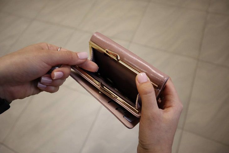 Как можно скорее: Катасонов рассказал, что стоит закупить деньги