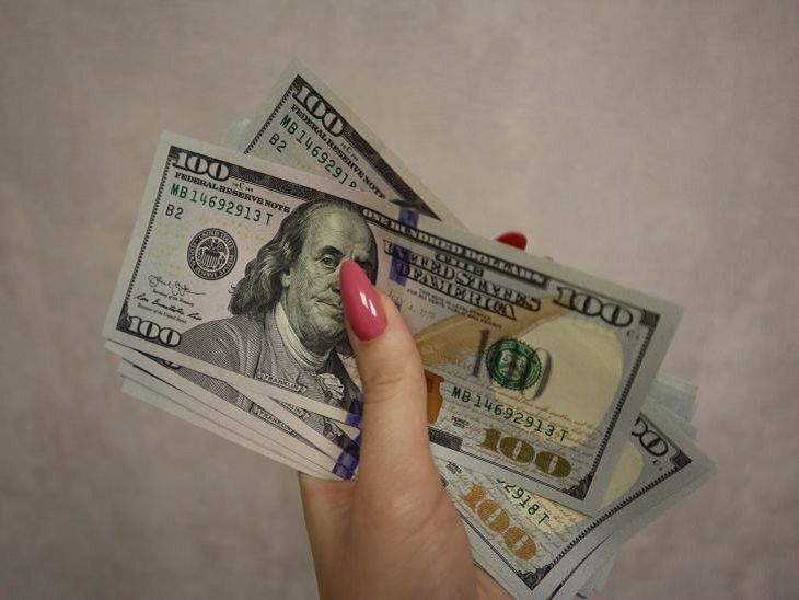 Что сейчас делать с долларами: спешите продавать, и вот почему доллары