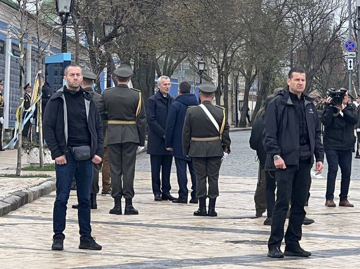 В Киев прибыл генсек НАТО Йенс Столтенберг люди