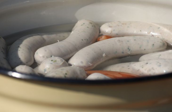 Как правильно отварить сосиски, чтобы они получились вкусными и сохранили форму: не все об этом знают сосиски