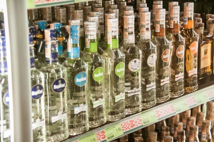 Как отмыть жир на кухне водкой: по-настоящему полезный лайфхак Водка