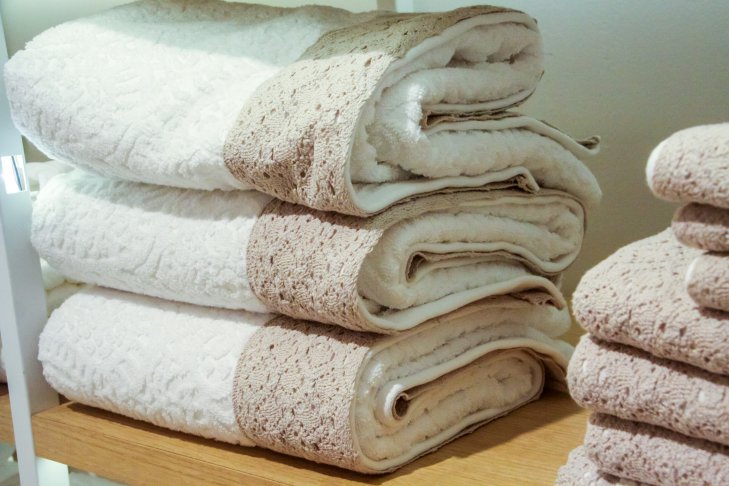 Как отстирать кухонное полотенце с помощью одного хитрого способа: не все хозяйки знают