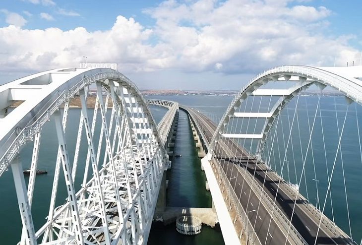 Движение по Крымскому мосту останавливали – Крючков