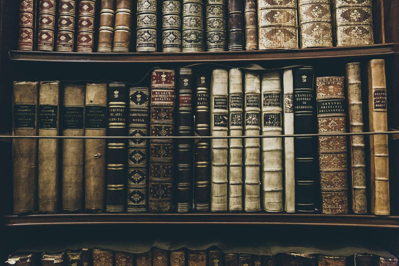 Designer Tip: How to Decorate a Room with Books books