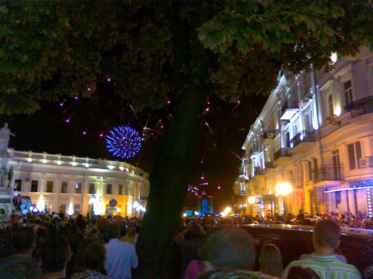 Минувшей ночью взрывы потрясли Киев и Одессу город